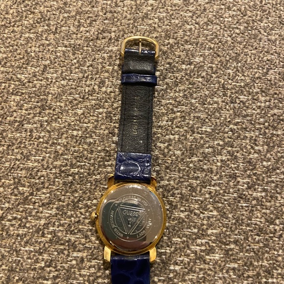 1992 Guess Woman’s watch in great condition - Picture 6 of 6